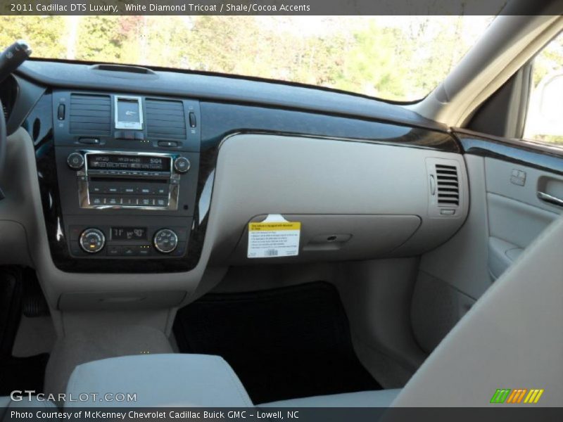 White Diamond Tricoat / Shale/Cocoa Accents 2011 Cadillac DTS Luxury