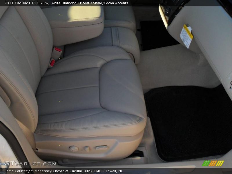 White Diamond Tricoat / Shale/Cocoa Accents 2011 Cadillac DTS Luxury
