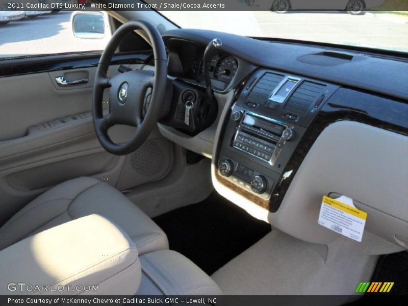 White Diamond Tricoat / Shale/Cocoa Accents 2011 Cadillac DTS Luxury
