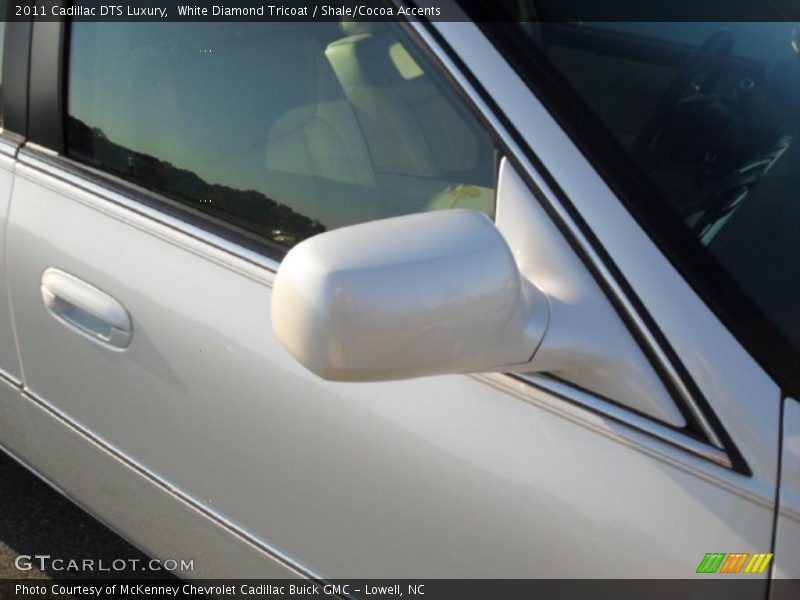 White Diamond Tricoat / Shale/Cocoa Accents 2011 Cadillac DTS Luxury