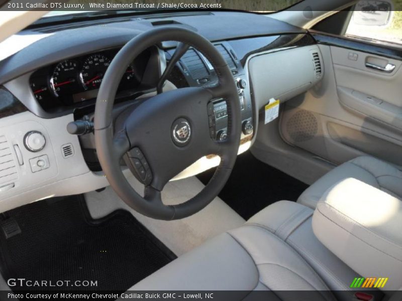 White Diamond Tricoat / Shale/Cocoa Accents 2011 Cadillac DTS Luxury