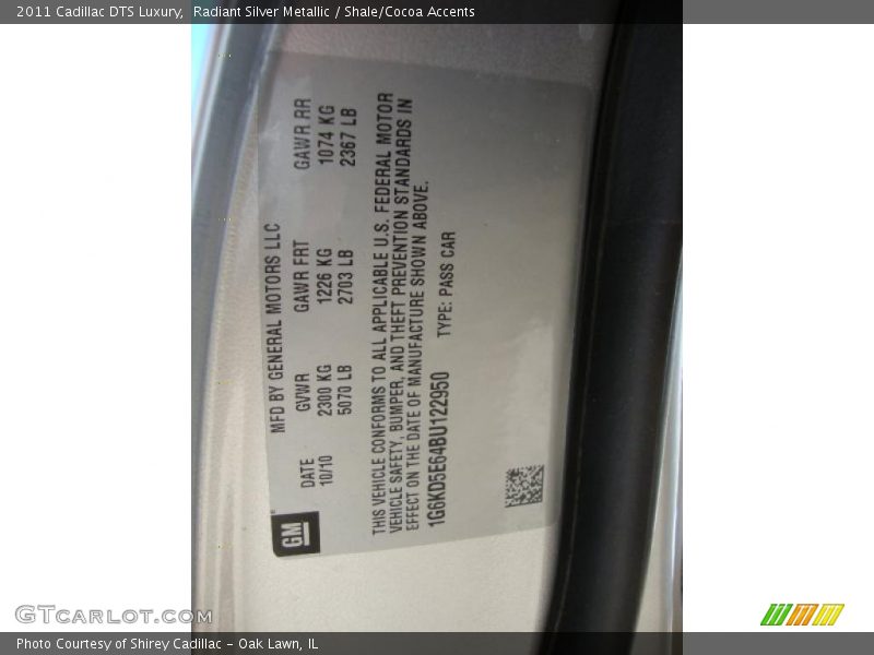 Radiant Silver Metallic / Shale/Cocoa Accents 2011 Cadillac DTS Luxury