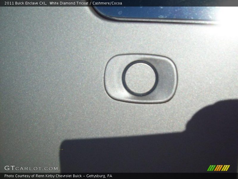 White Diamond Tricoat / Cashmere/Cocoa 2011 Buick Enclave CXL