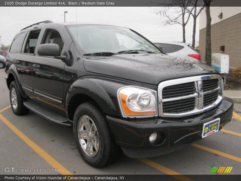 Front 3/4 View of 2005 Durango Limited 4x4