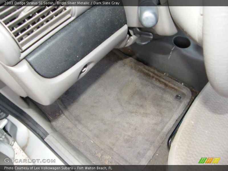 Bright Silver Metallic / Dark Slate Gray 2003 Dodge Stratus SE Sedan