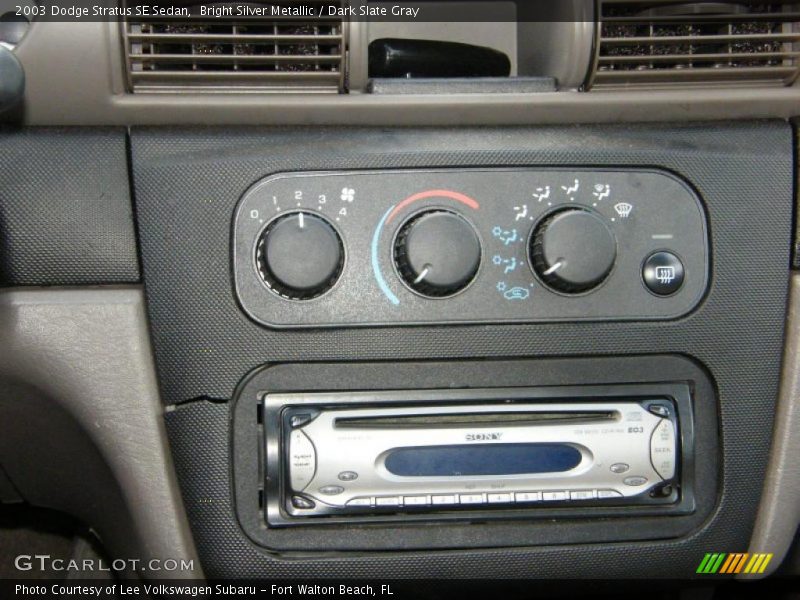 Bright Silver Metallic / Dark Slate Gray 2003 Dodge Stratus SE Sedan