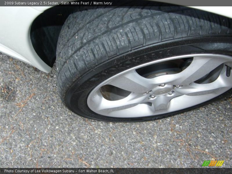Satin White Pearl / Warm Ivory 2009 Subaru Legacy 2.5i Sedan