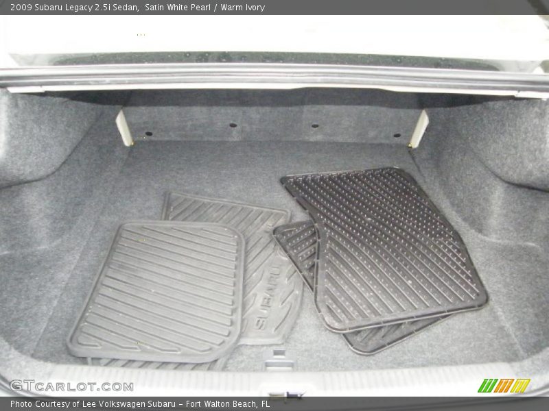Satin White Pearl / Warm Ivory 2009 Subaru Legacy 2.5i Sedan