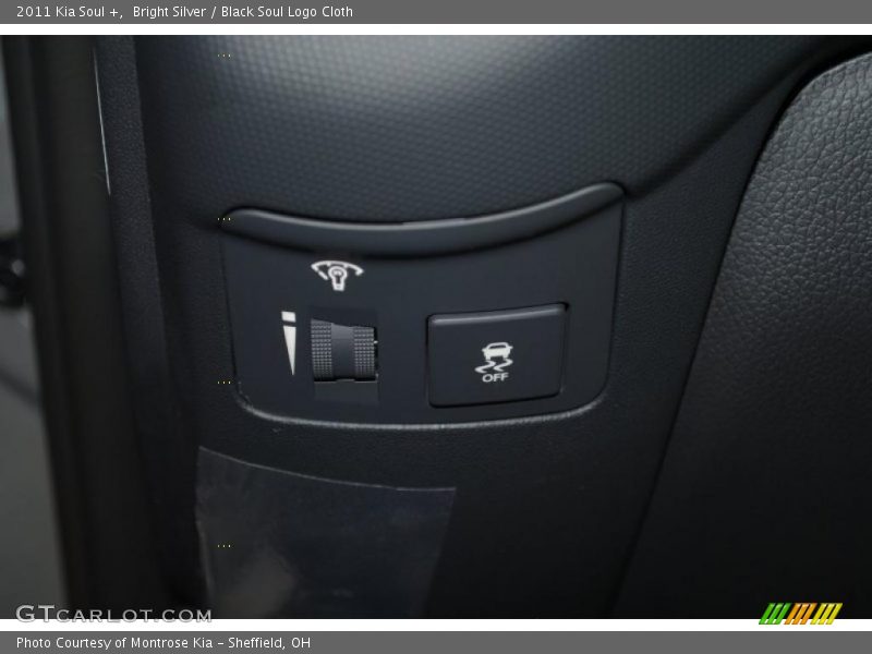 Bright Silver / Black Soul Logo Cloth 2011 Kia Soul +