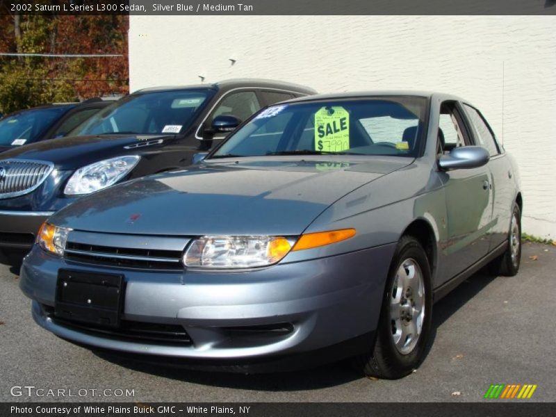 Front 3/4 View of 2002 L Series L300 Sedan