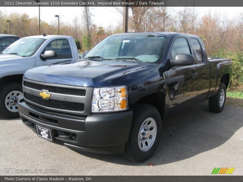Front 3/4 View of 2011 Silverado 1500 Extended Cab 4x4