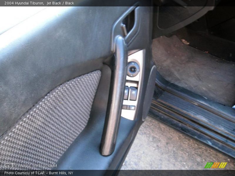 Jet Black / Black 2004 Hyundai Tiburon