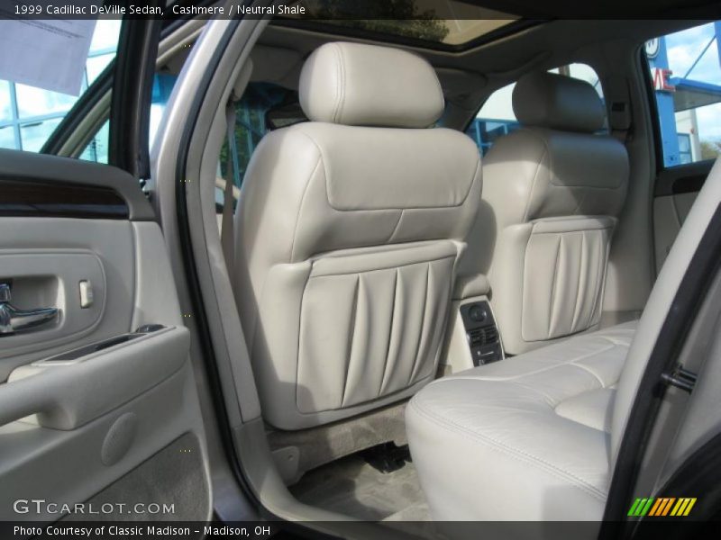  1999 DeVille Sedan Neutral Shale Interior
