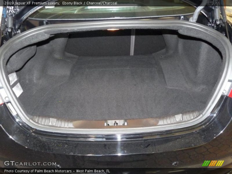  2009 XF Premium Luxury Trunk