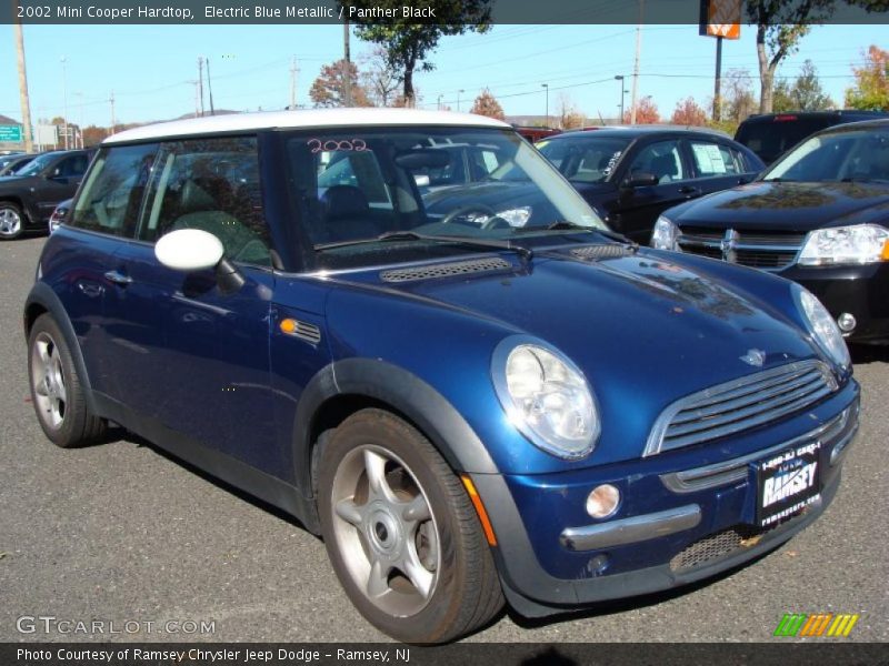 Front 3/4 View of 2002 Cooper Hardtop
