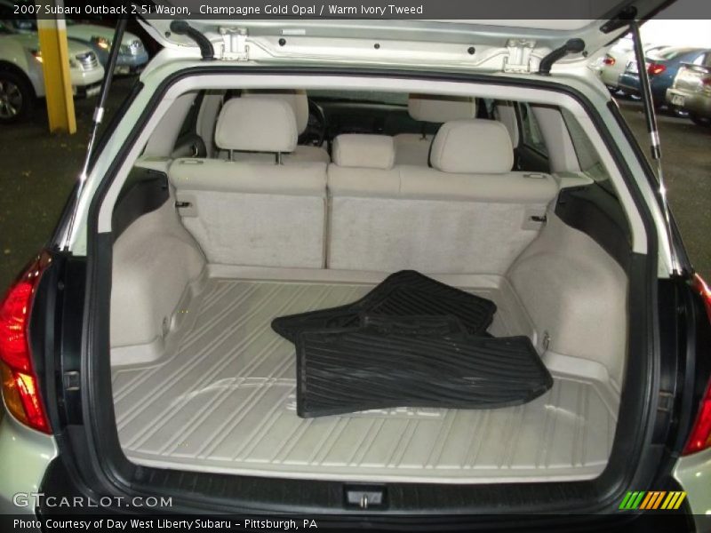 Champagne Gold Opal / Warm Ivory Tweed 2007 Subaru Outback 2.5i Wagon