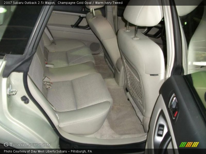 Champagne Gold Opal / Warm Ivory Tweed 2007 Subaru Outback 2.5i Wagon
