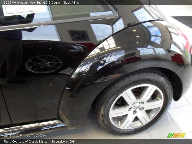 Black / Black 2006 Volkswagen New Beetle 2.5 Coupe