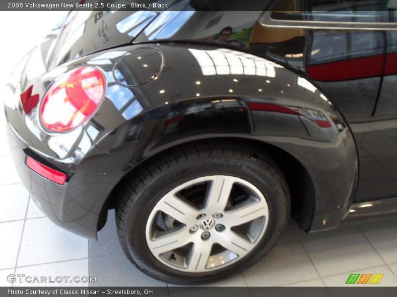 Black / Black 2006 Volkswagen New Beetle 2.5 Coupe