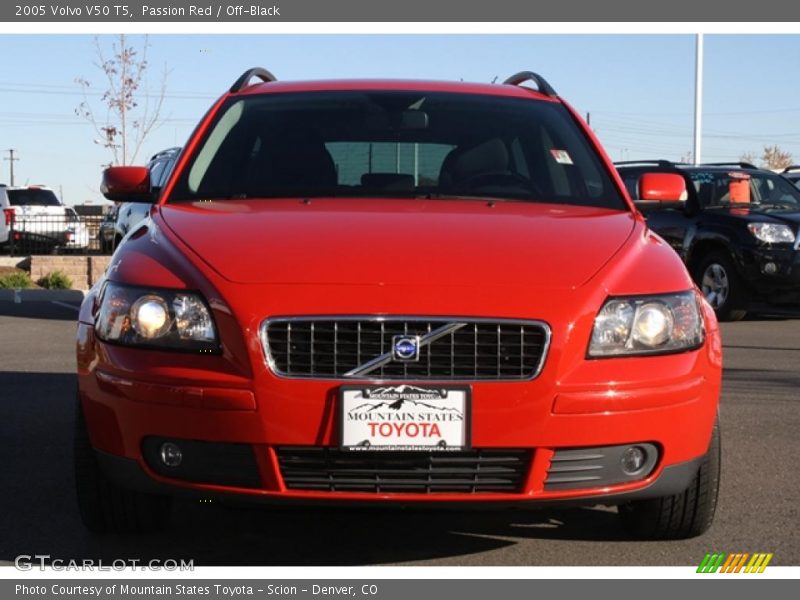 Passion Red / Off-Black 2005 Volvo V50 T5
