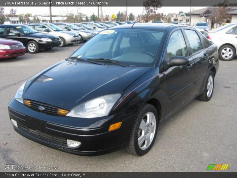 Front 3/4 View of 2004 Focus ZTS Sedan