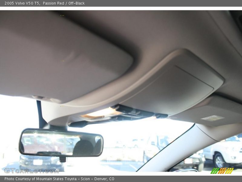 Passion Red / Off-Black 2005 Volvo V50 T5