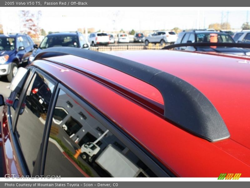 Passion Red / Off-Black 2005 Volvo V50 T5