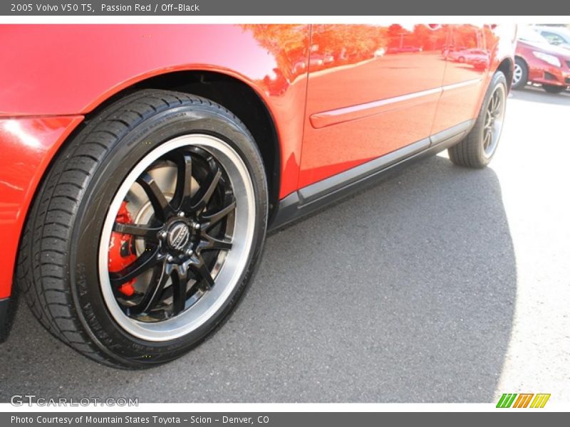 Passion Red / Off-Black 2005 Volvo V50 T5