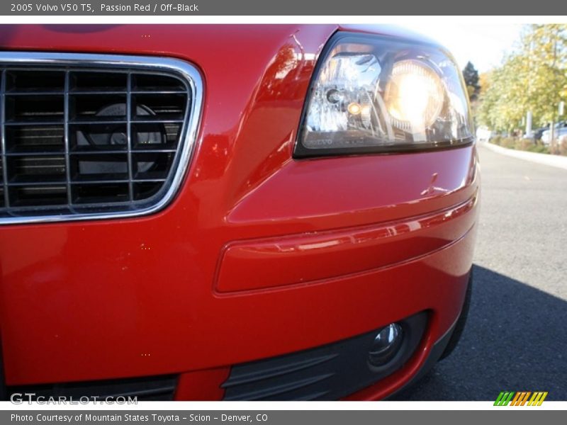 Passion Red / Off-Black 2005 Volvo V50 T5