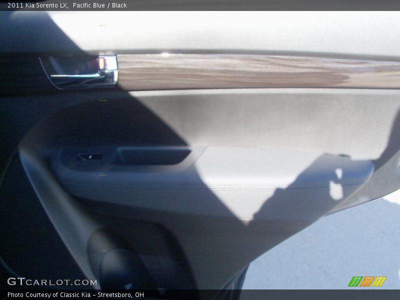Pacific Blue / Black 2011 Kia Sorento LX