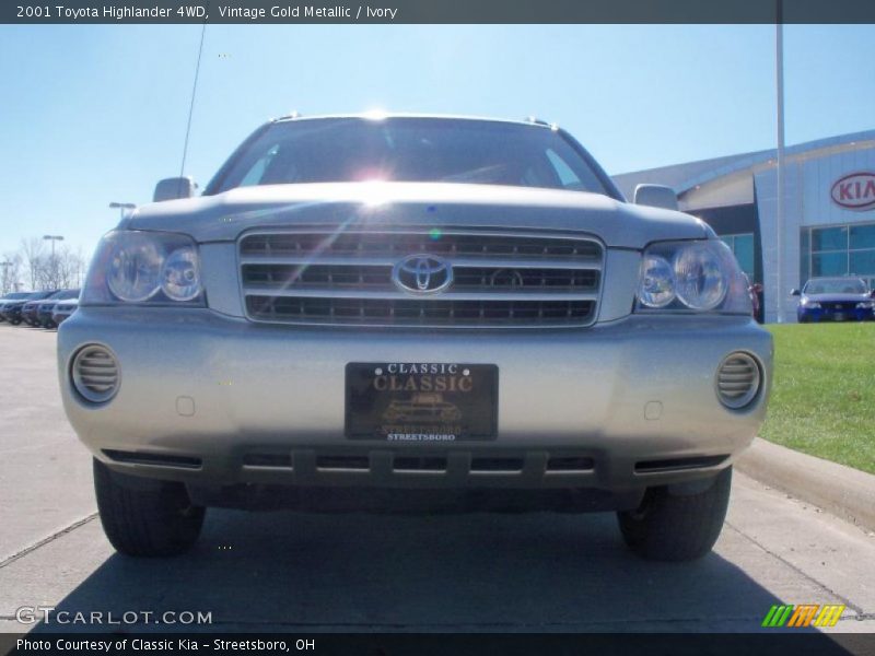 Vintage Gold Metallic / Ivory 2001 Toyota Highlander 4WD