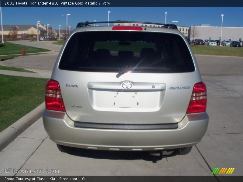 Vintage Gold Metallic / Ivory 2001 Toyota Highlander 4WD