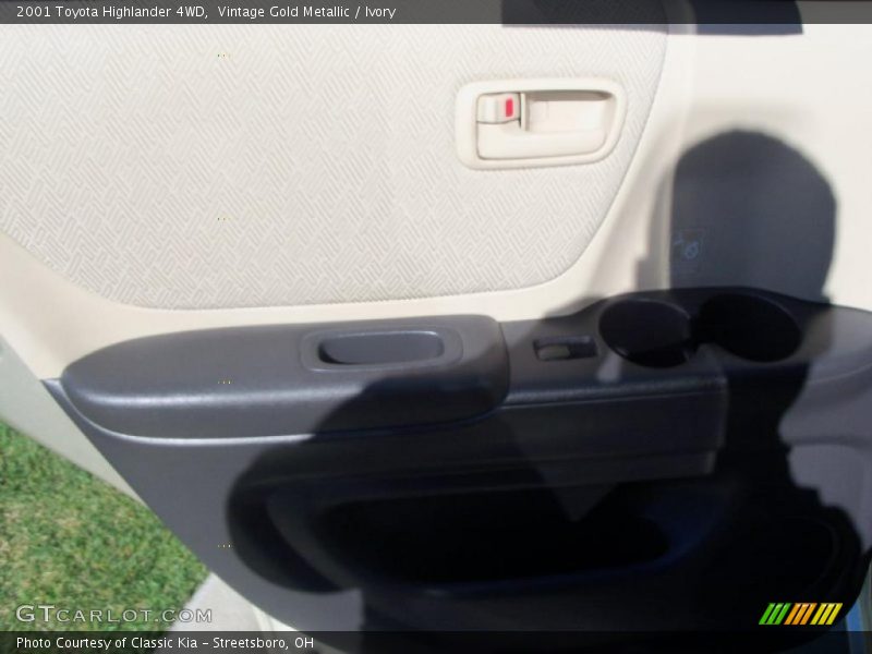 Vintage Gold Metallic / Ivory 2001 Toyota Highlander 4WD