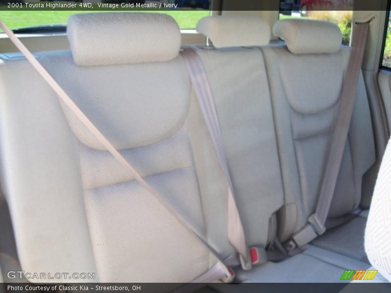 Vintage Gold Metallic / Ivory 2001 Toyota Highlander 4WD