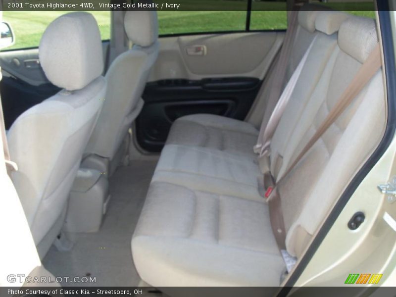 Vintage Gold Metallic / Ivory 2001 Toyota Highlander 4WD