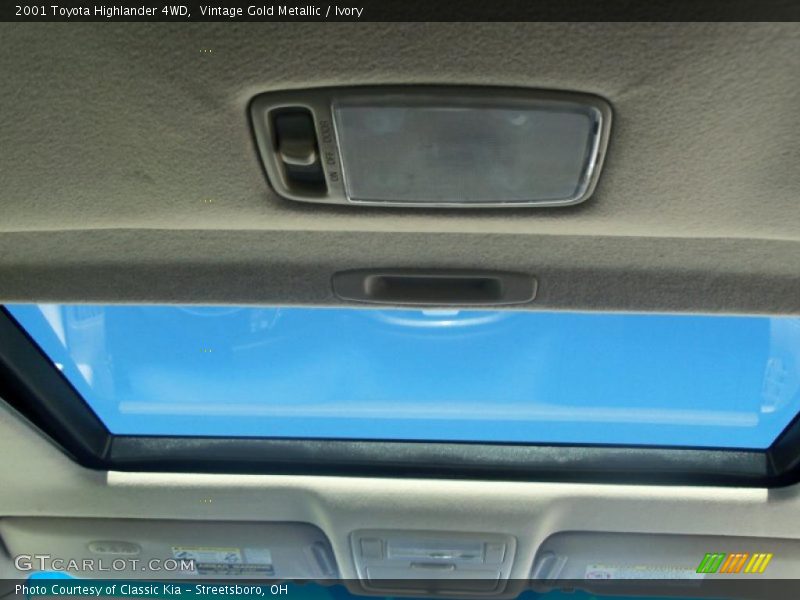 Vintage Gold Metallic / Ivory 2001 Toyota Highlander 4WD