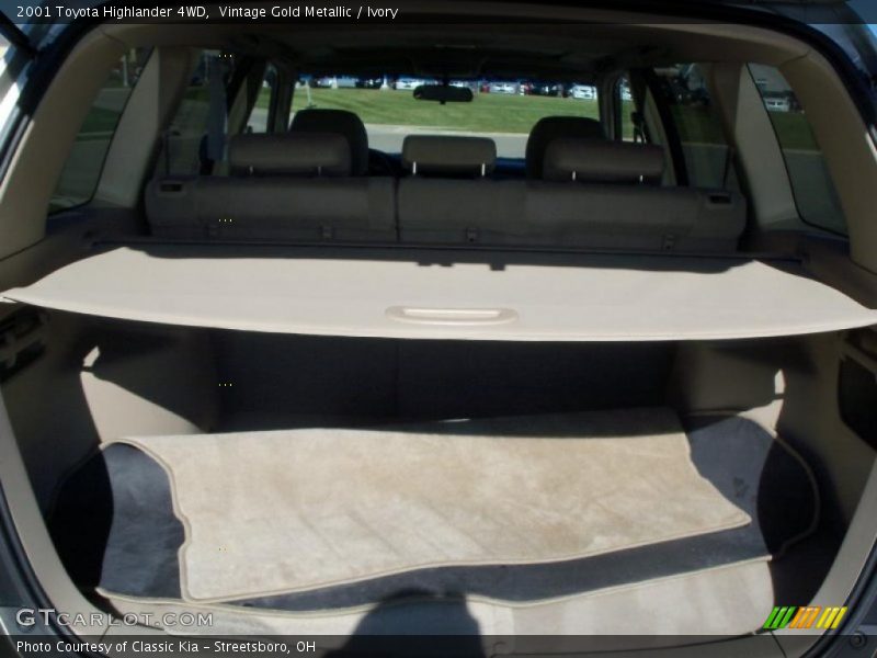 Vintage Gold Metallic / Ivory 2001 Toyota Highlander 4WD