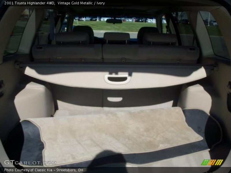 Vintage Gold Metallic / Ivory 2001 Toyota Highlander 4WD