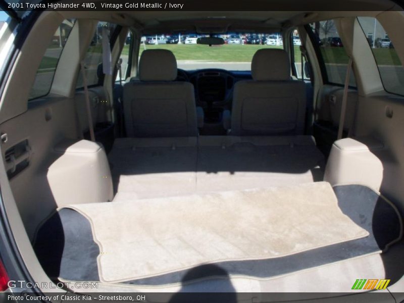Vintage Gold Metallic / Ivory 2001 Toyota Highlander 4WD