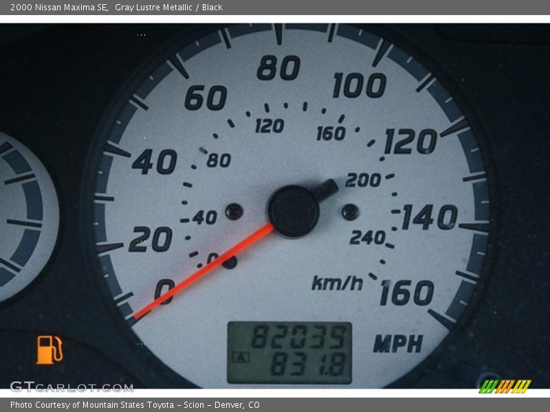 Gray Lustre Metallic / Black 2000 Nissan Maxima SE