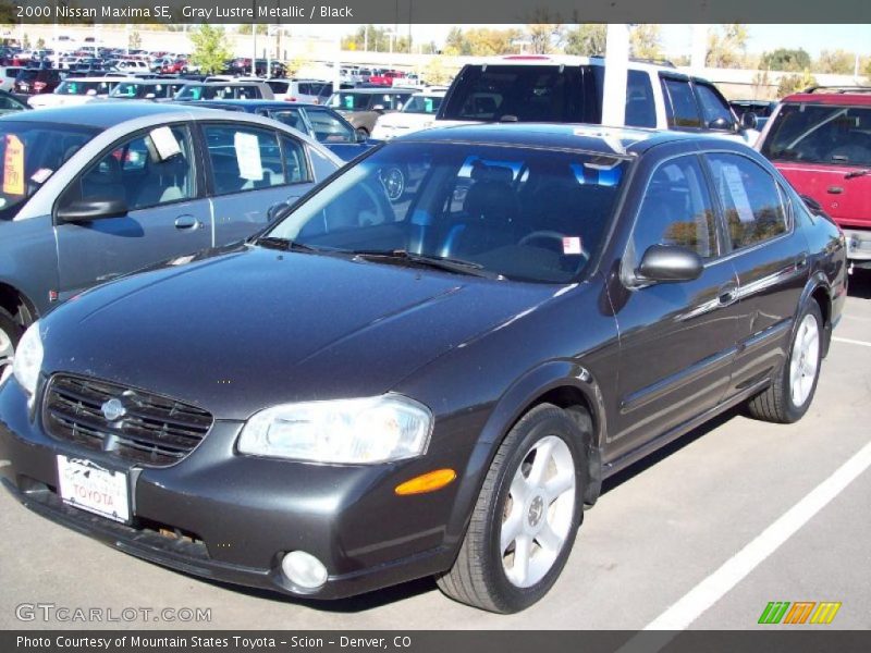 Front 3/4 View of 2000 Maxima SE