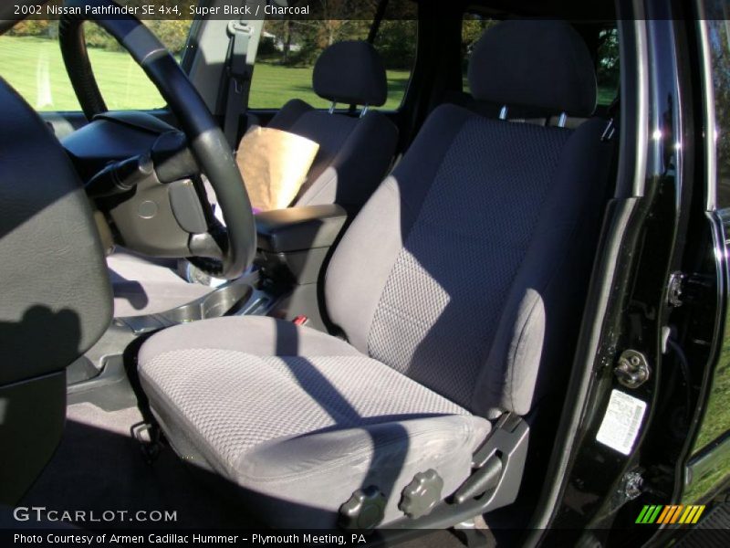 Super Black / Charcoal 2002 Nissan Pathfinder SE 4x4