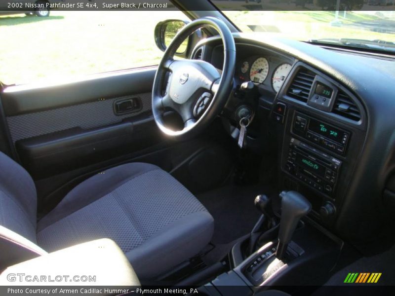 Super Black / Charcoal 2002 Nissan Pathfinder SE 4x4