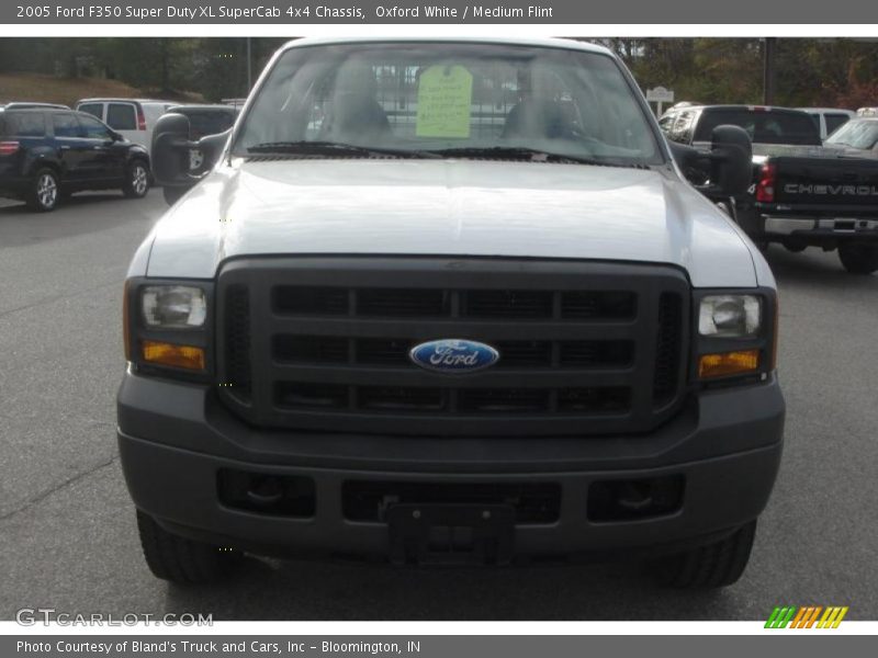 Oxford White / Medium Flint 2005 Ford F350 Super Duty XL SuperCab 4x4 Chassis