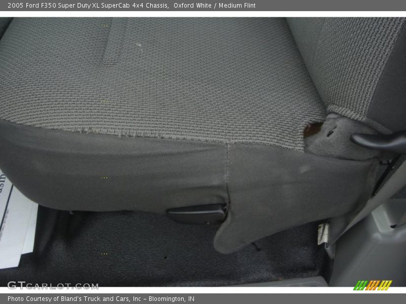Oxford White / Medium Flint 2005 Ford F350 Super Duty XL SuperCab 4x4 Chassis