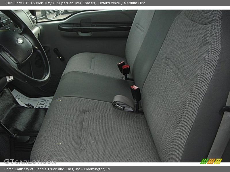 Oxford White / Medium Flint 2005 Ford F350 Super Duty XL SuperCab 4x4 Chassis