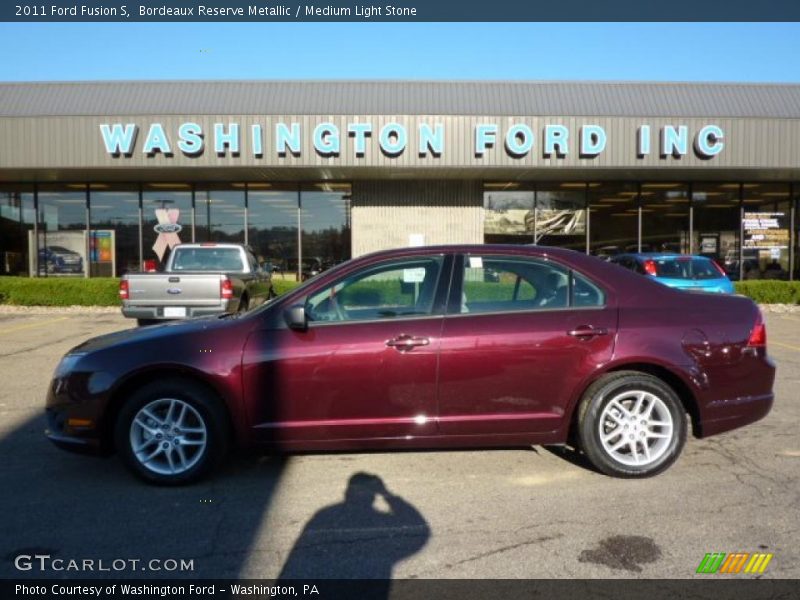 Bordeaux Reserve Metallic / Medium Light Stone 2011 Ford Fusion S