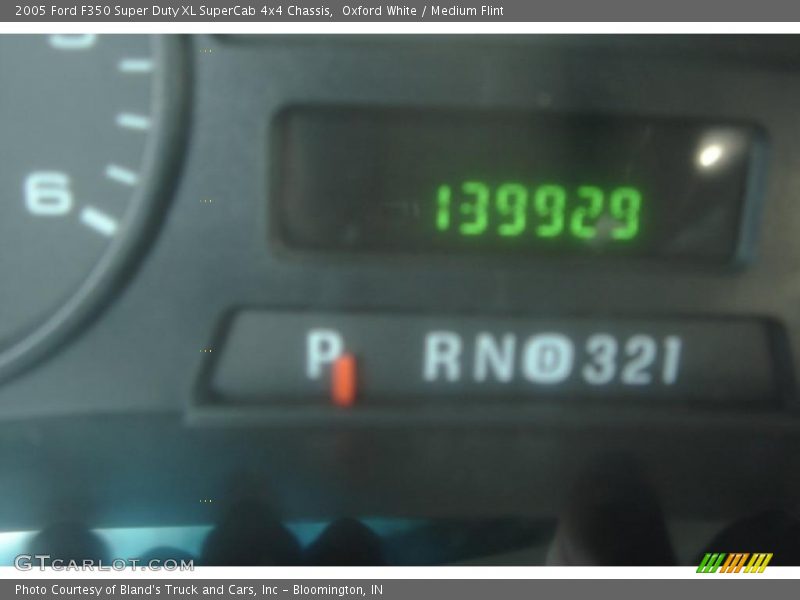Oxford White / Medium Flint 2005 Ford F350 Super Duty XL SuperCab 4x4 Chassis