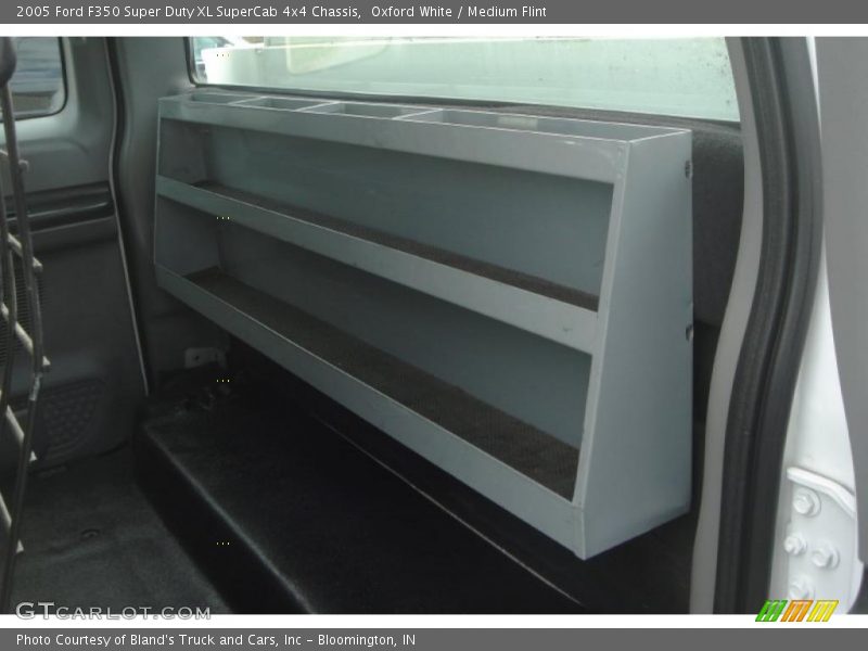 Oxford White / Medium Flint 2005 Ford F350 Super Duty XL SuperCab 4x4 Chassis