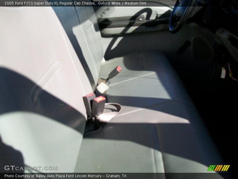 Oxford White / Medium Flint 2005 Ford F350 Super Duty XL Regular Cab Chassis